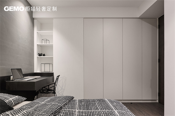 輕奢定制衣柜應(yīng)該怎么選品牌？衣柜預(yù)算多少合適？